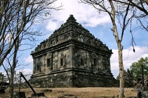 candi ijo